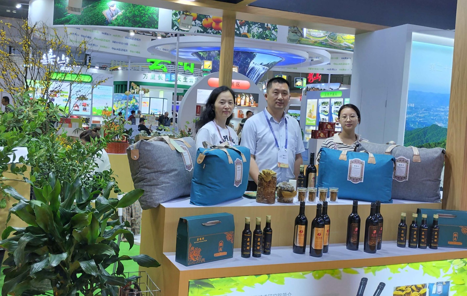 市蚕科院参展第二十一届中国西部(重庆）国际农产品交易会