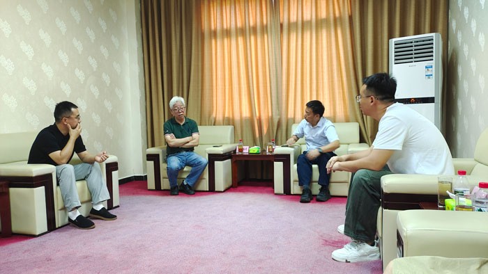 原国家蚕桑产业技术体系岗位专家司马杨虎教授莅临重庆市蚕科院调研指导