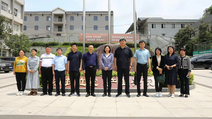 山东夏津考察团赴市蚕科院调研